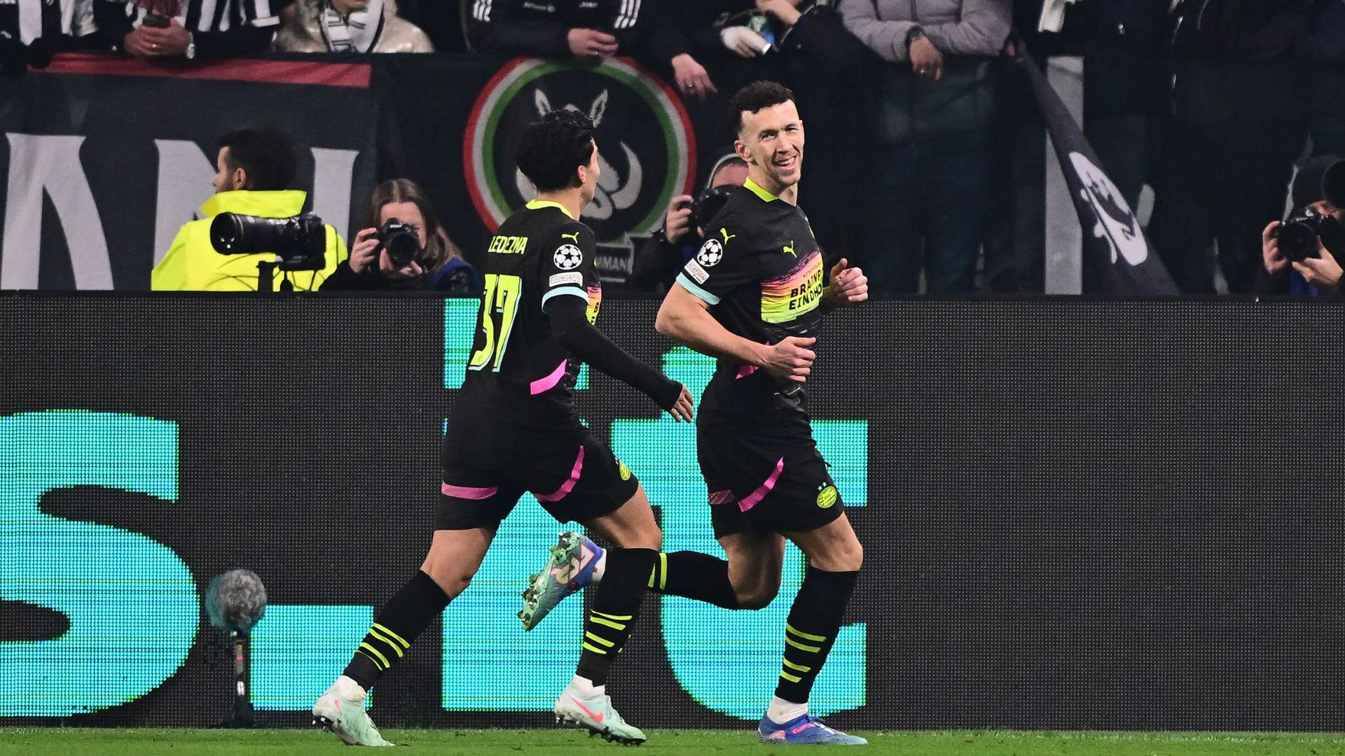 这一消息引 这一消息引